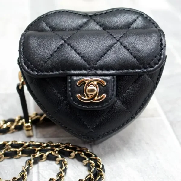 Chanel Designer Handbag with Unique DesignChanel Designer Handbag with Unique DesignChanel Heart Shape Matrasse Lambskin Complete with Accessories